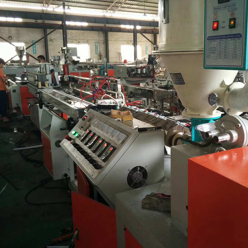 Single screw PLC controlled mo - Extruder recension och pris